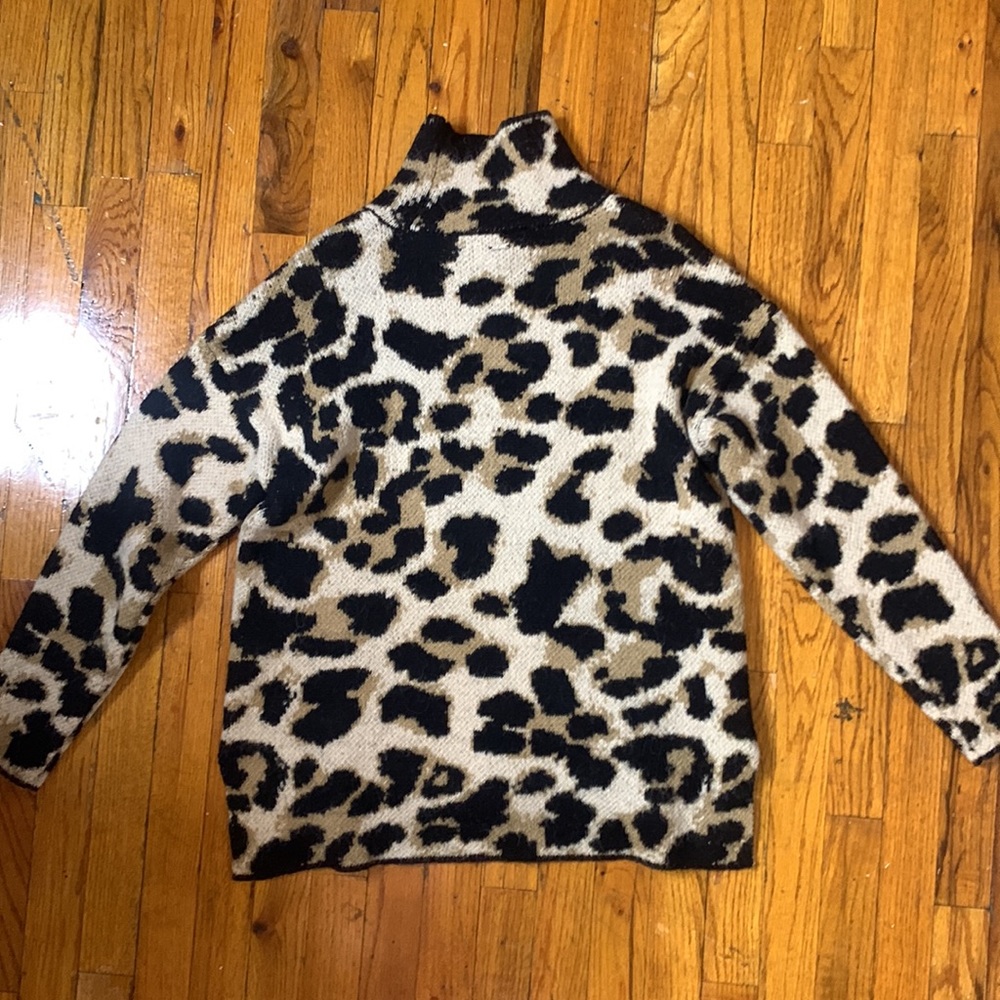 DKNY leopard sweater turtleneck - Picture 6 of 7